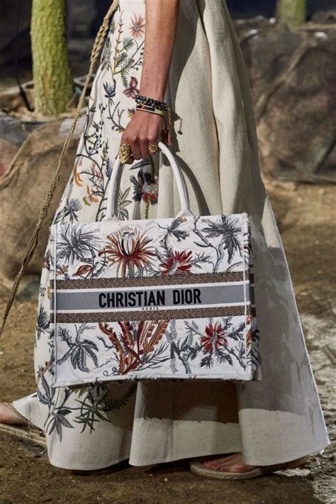 dior shopping bag 2021.